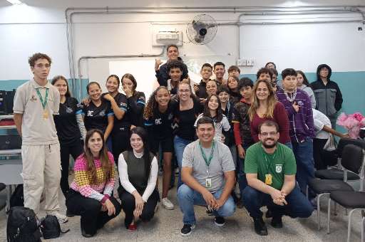 Plalestra sobre profissões na escola Dorival de Carvalho